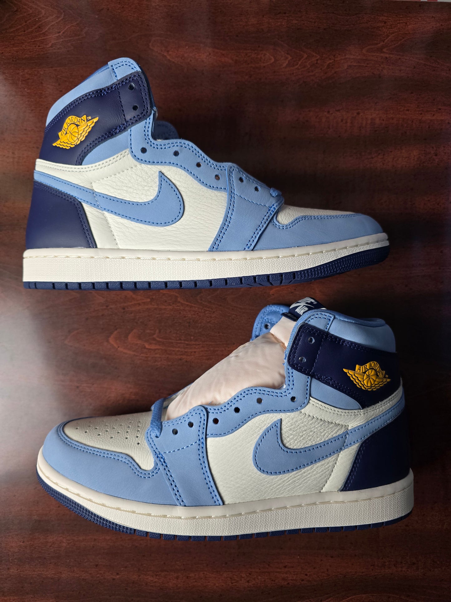 Air Jordan 1 Retro "First In Flight" (Women's Exclusive)