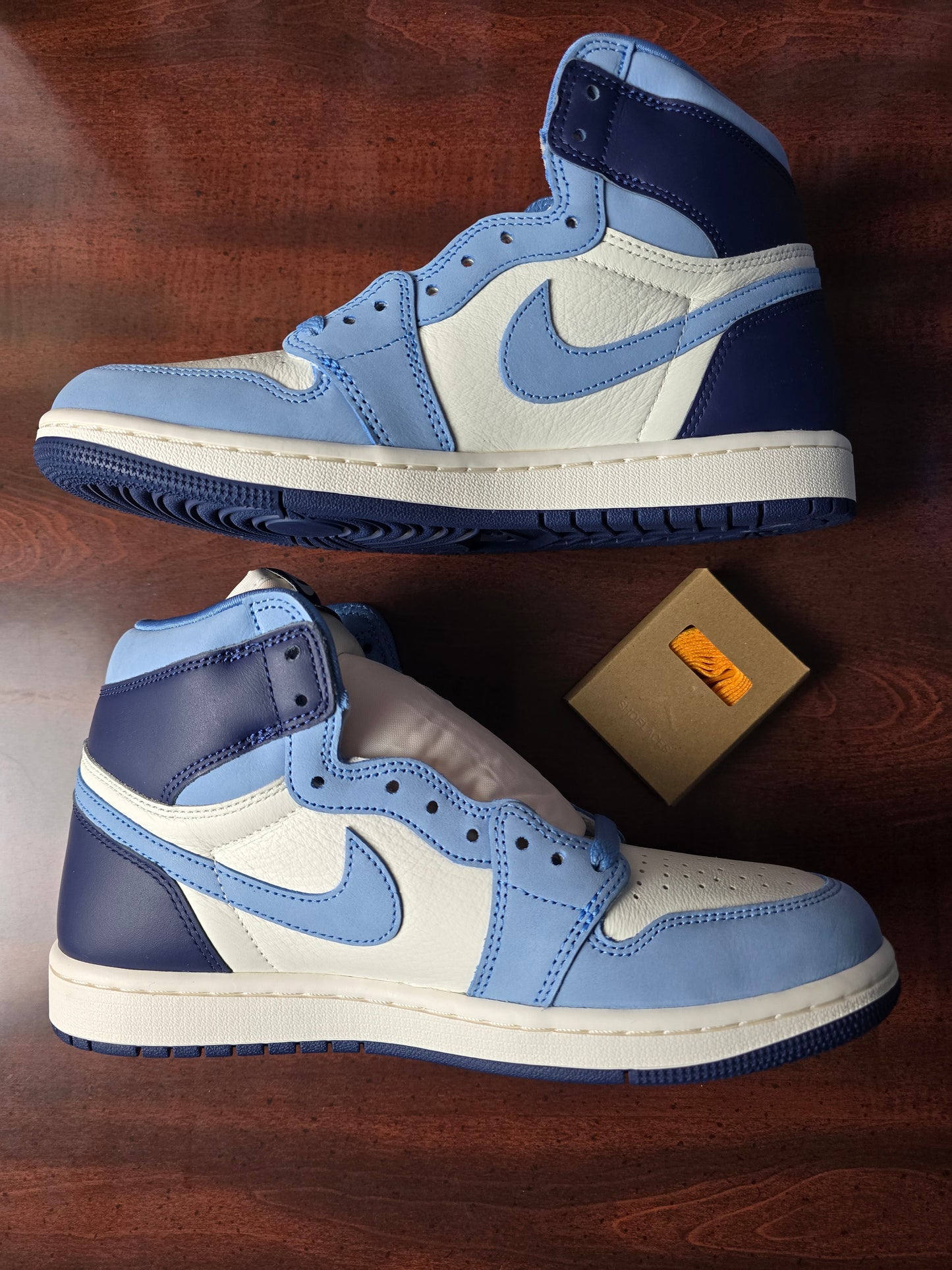 Air Jordan 1 Retro "First In Flight" (Women's Exclusive)