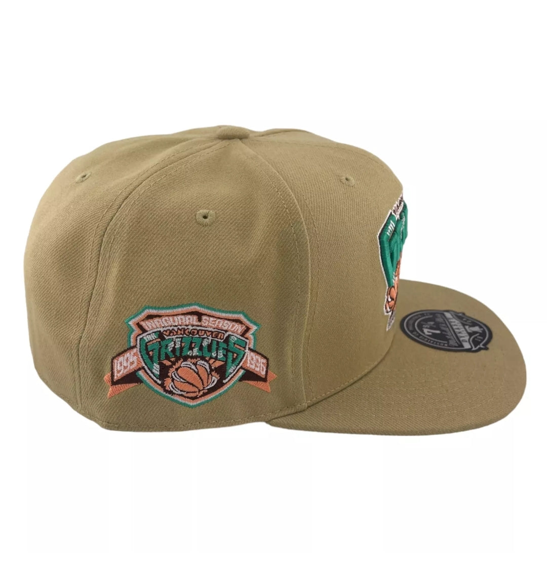 Mitchell & Ness Vancouver Grizzlies NBA Malibu Sunrise Khaki/Mint UV Fitted Hat